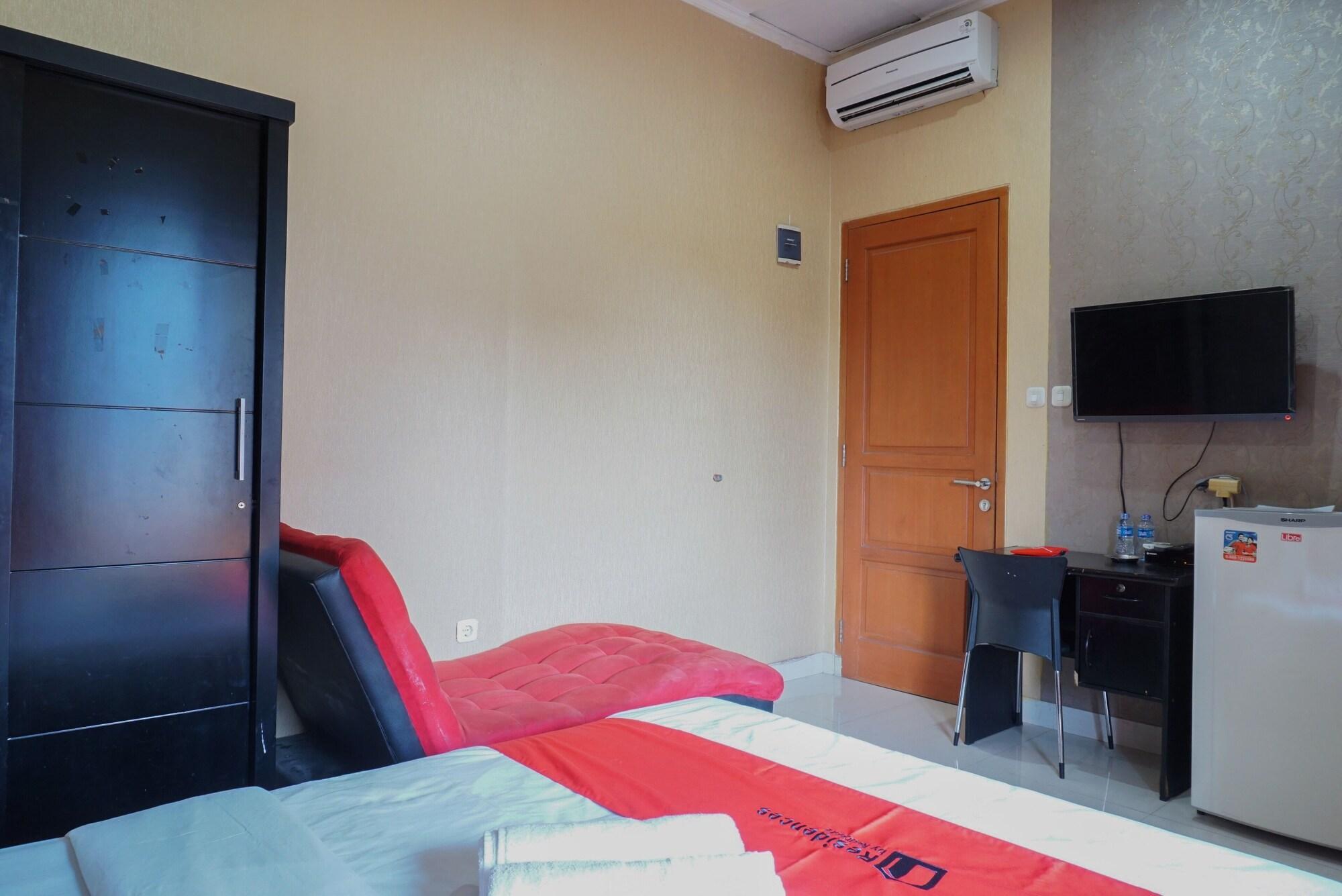 Hotel Reddoorz Near Kemang Square à Jakarta Extérieur photo