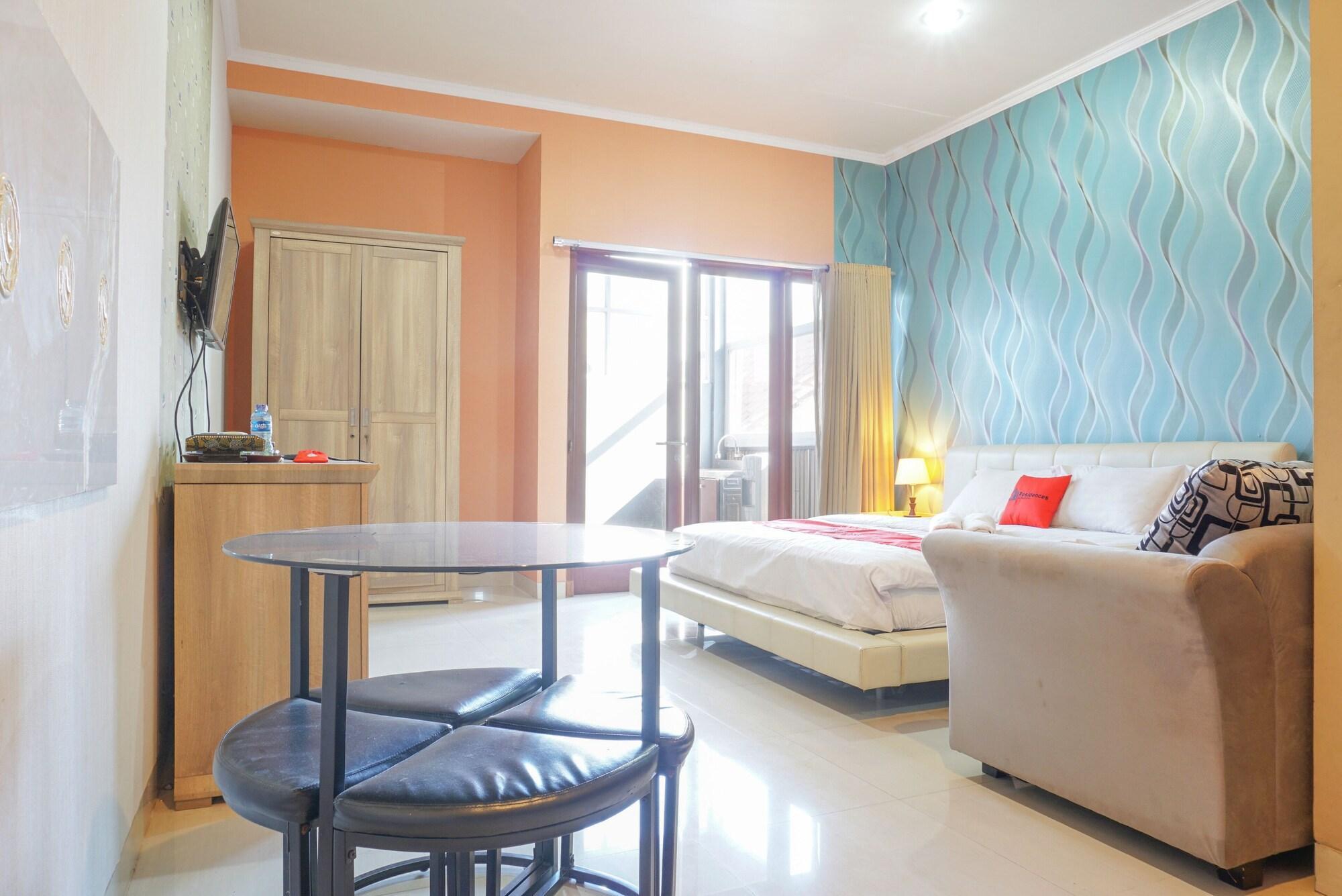 Hotel Reddoorz Near Kemang Square à Jakarta Extérieur photo