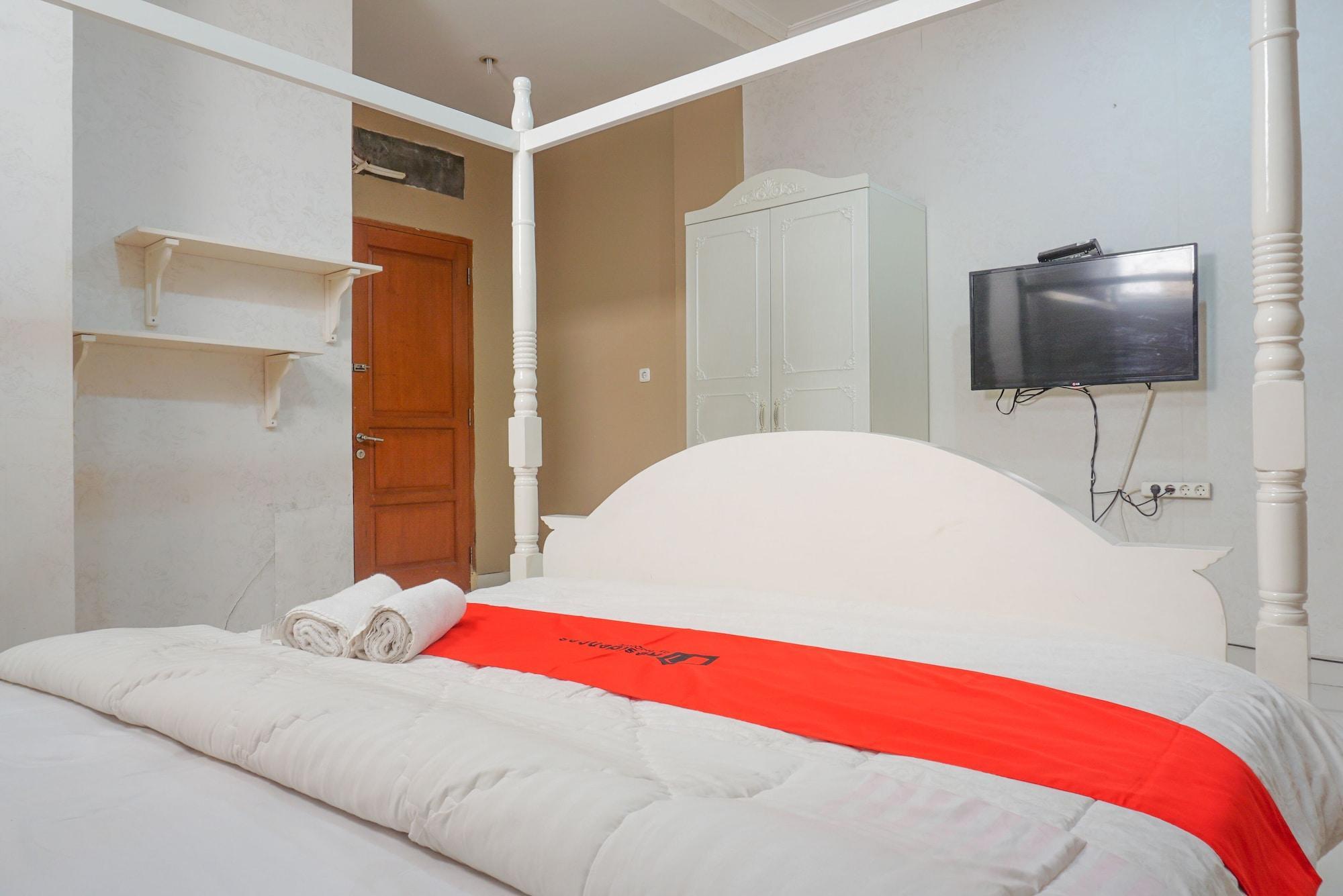 Hotel Reddoorz Near Kemang Square à Jakarta Extérieur photo