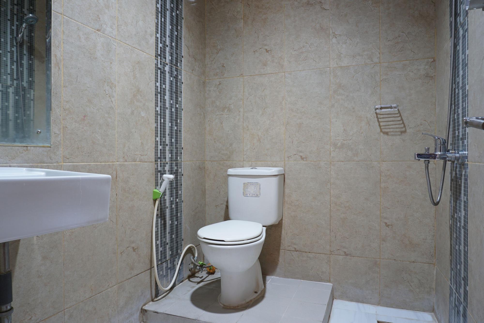 Hotel Reddoorz Near Kemang Square à Jakarta Extérieur photo